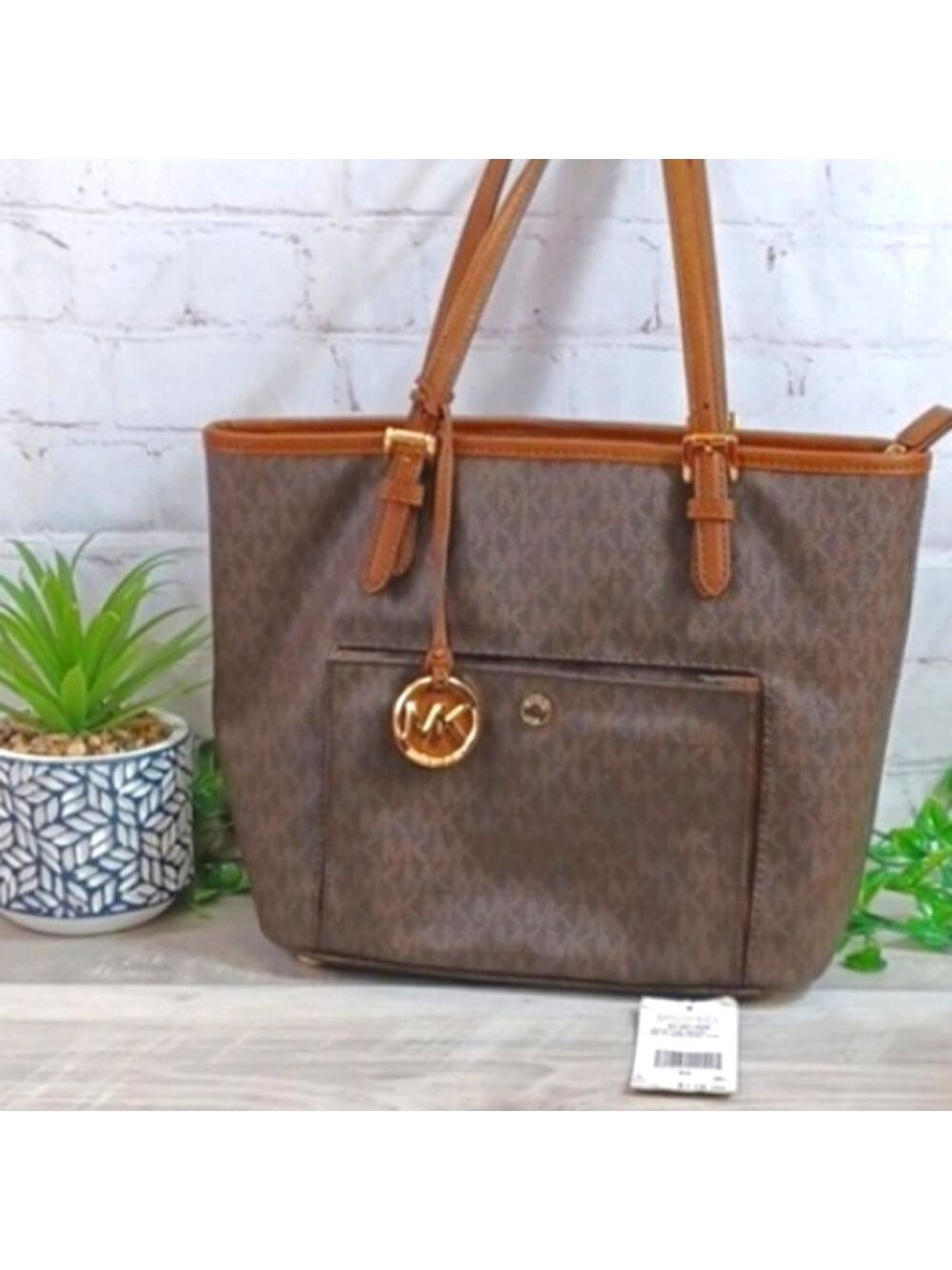 Michael Kors Jet Set Snap Pocket Tote.